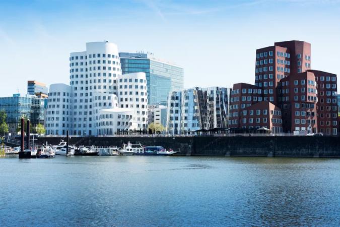 Entspannte Sightseeing‑Flussfahrt auf dem Rhein — Bild 2